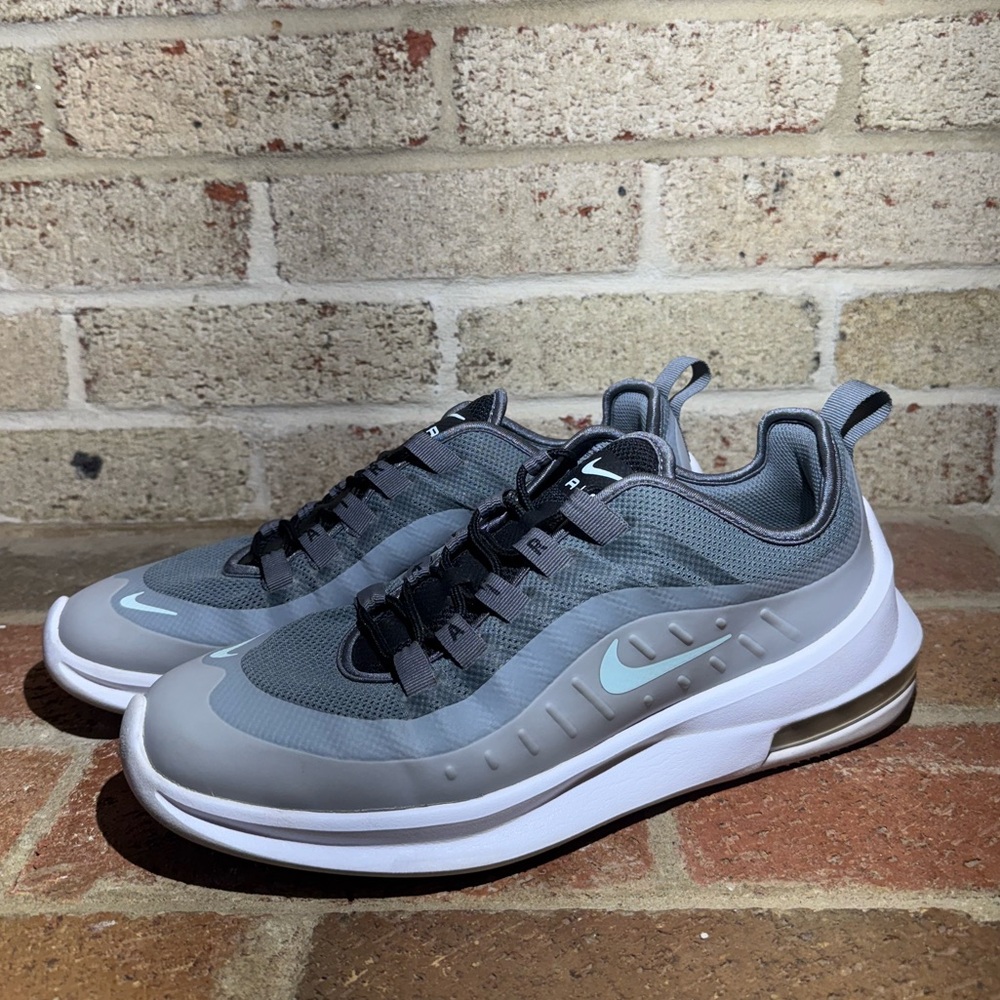 Women’s Nike Air Max Axis